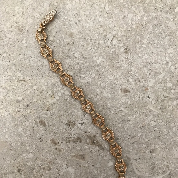 PRICE FIRM Old Goldtone & Rhinestone Flower Choker Unique - Picture 3 of 4